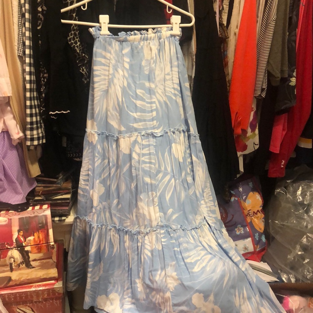 Beautiful preloved blue and white tiered skirt.
